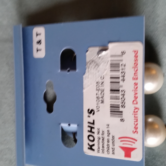 SimplyVera Vera Wang. Pretty Earrings - Picture 2 of 3